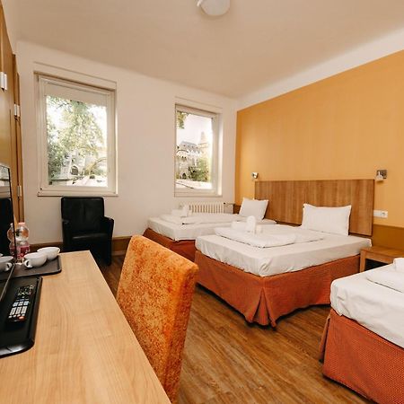 Hotel Metro Budapest Bagian luar foto