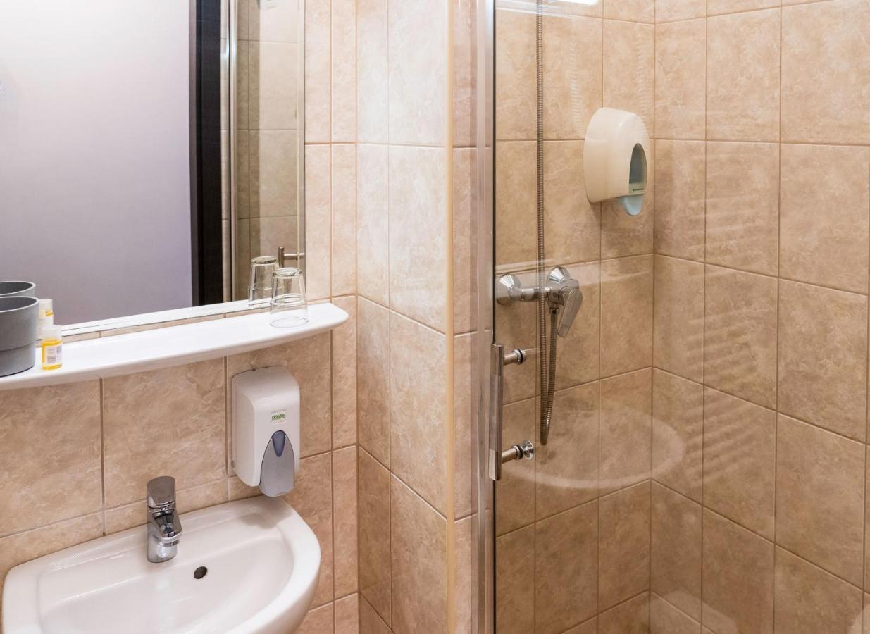 Hotel Metro Budapest Bagian luar foto