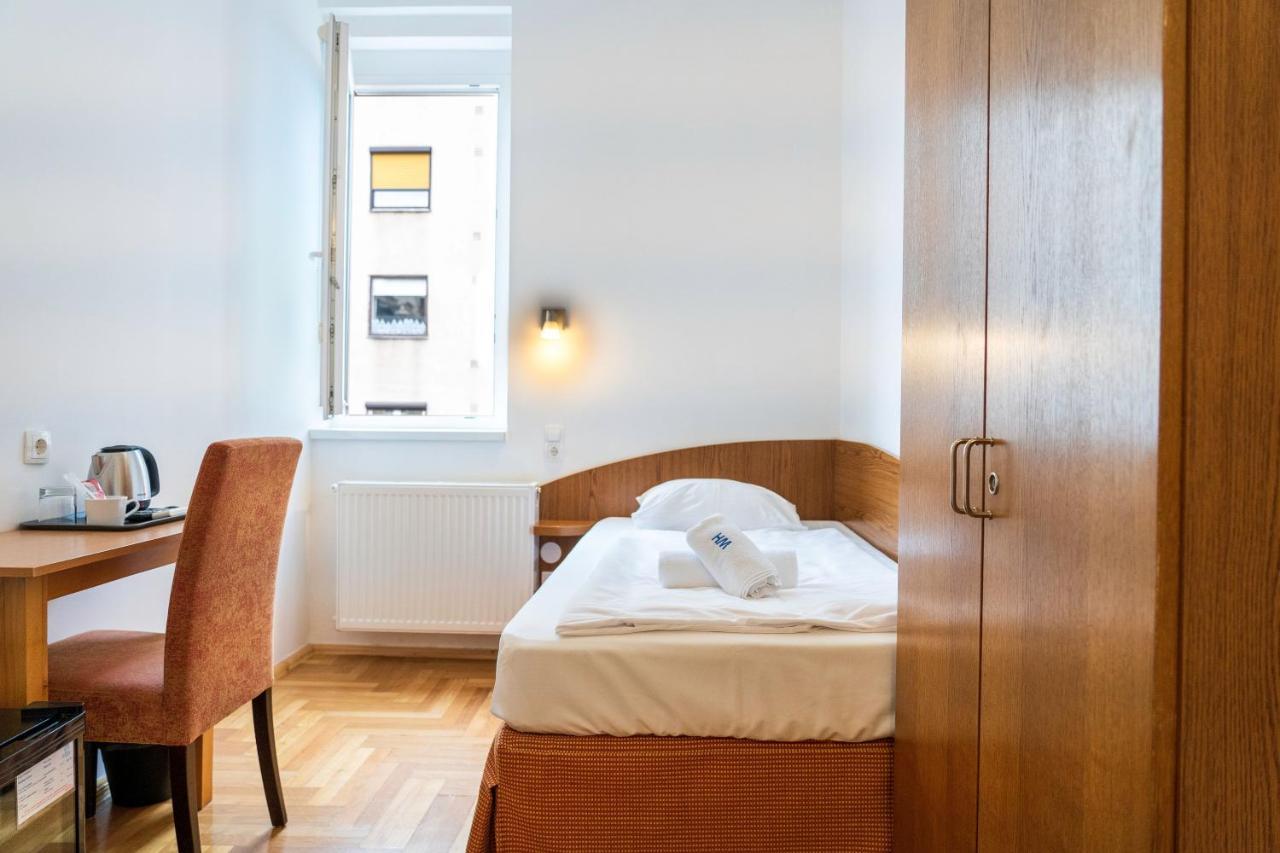 Hotel Metro Budapest Bagian luar foto