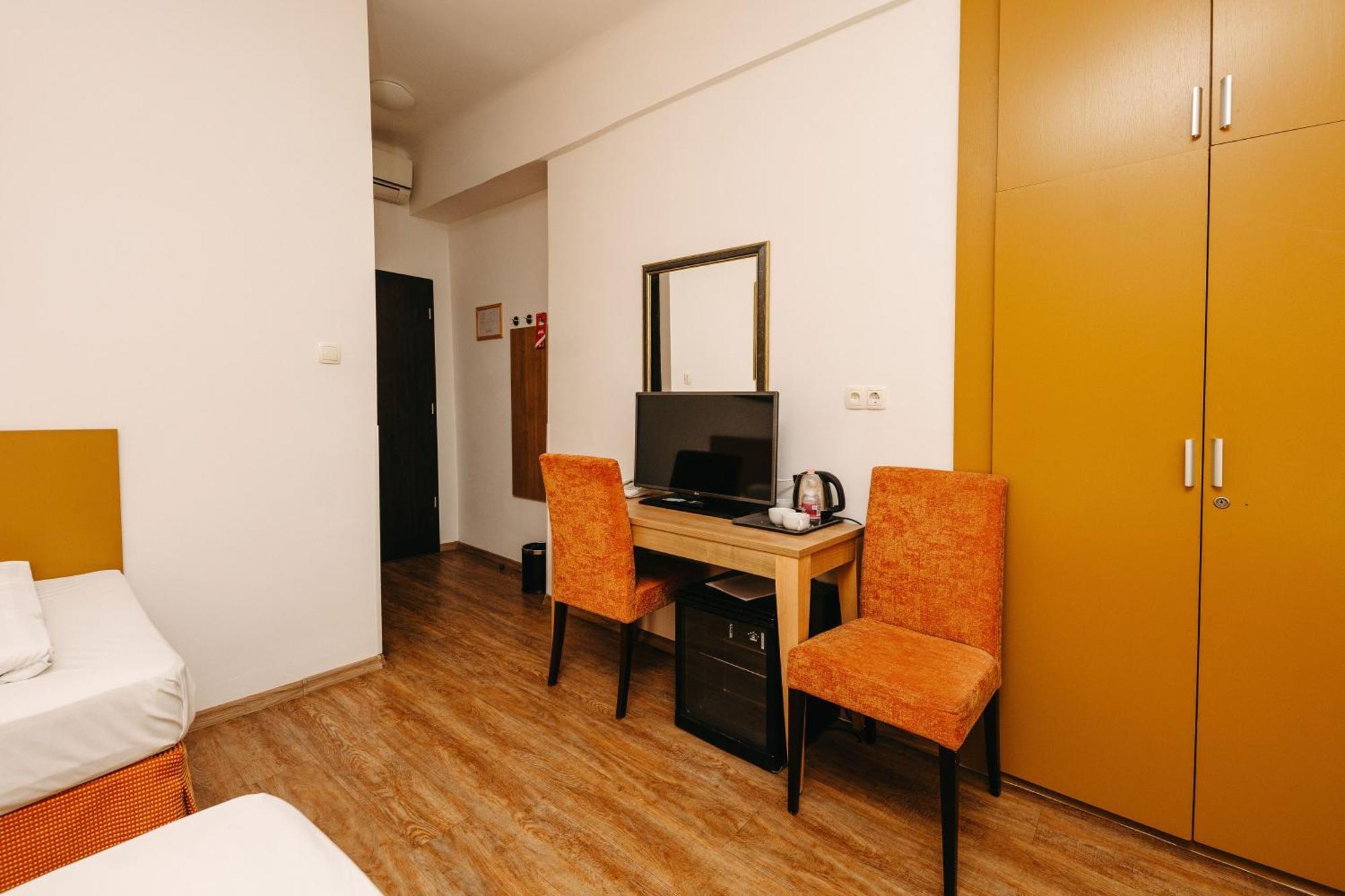 Hotel Metro Budapest Bagian luar foto