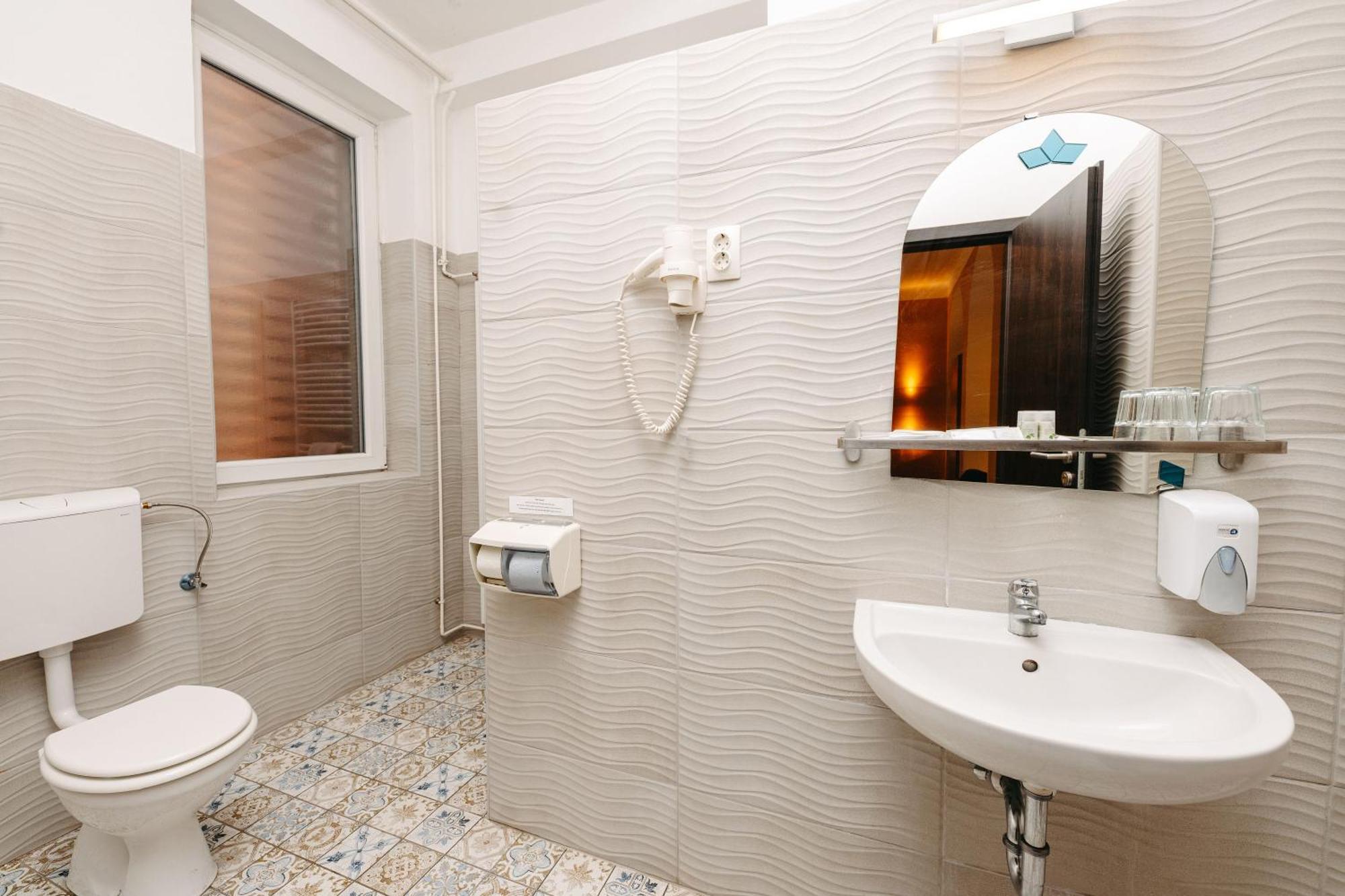 Hotel Metro Budapest Bagian luar foto