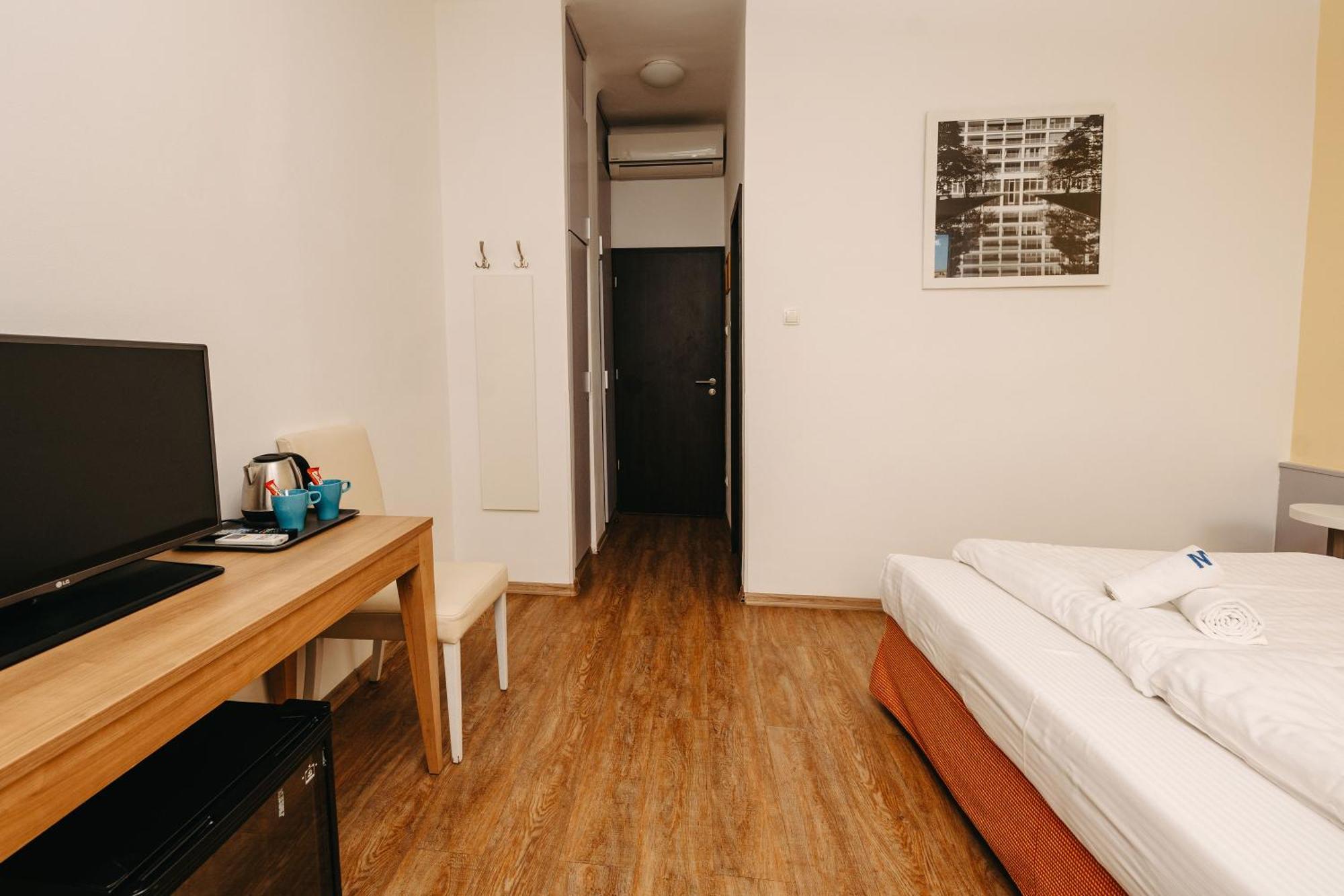 Hotel Metro Budapest Bagian luar foto