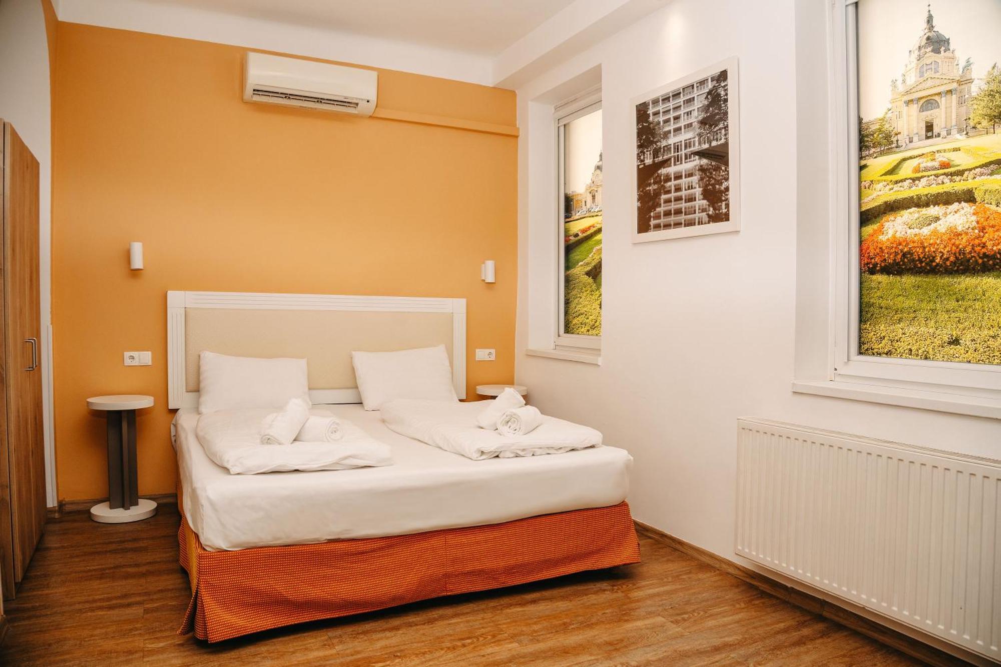 Hotel Metro Budapest Bagian luar foto