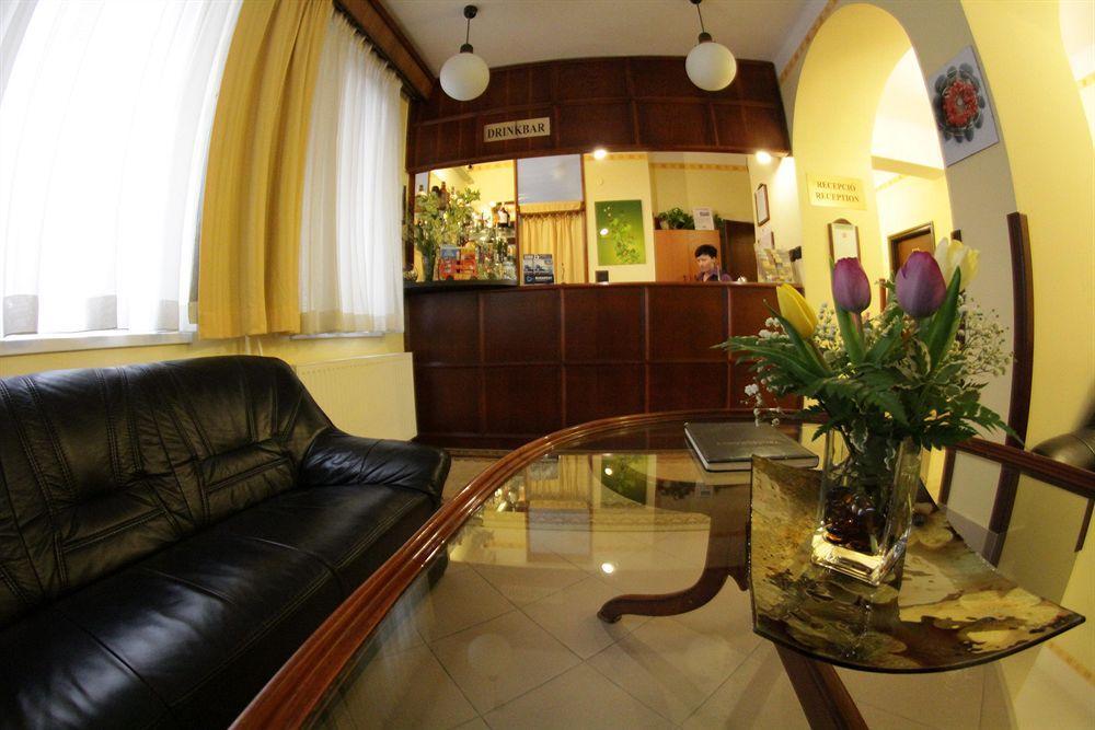 Hotel Metro Budapest Bagian luar foto
