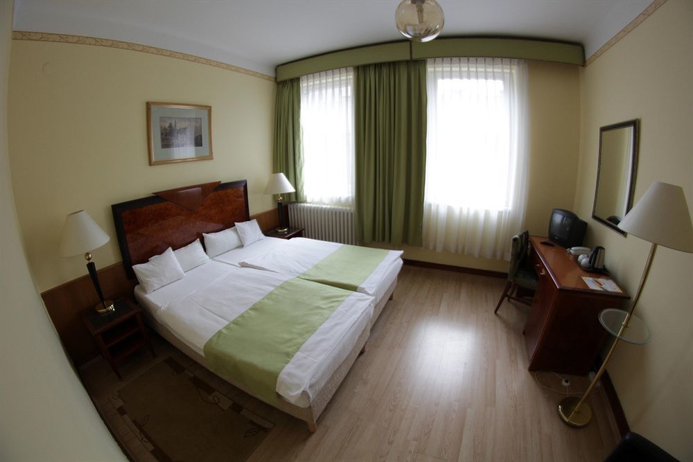 Hotel Metro Budapest Bagian luar foto