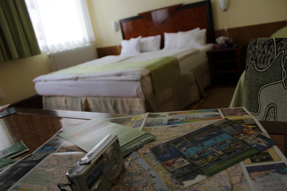 Hotel Metro Budapest Bagian luar foto