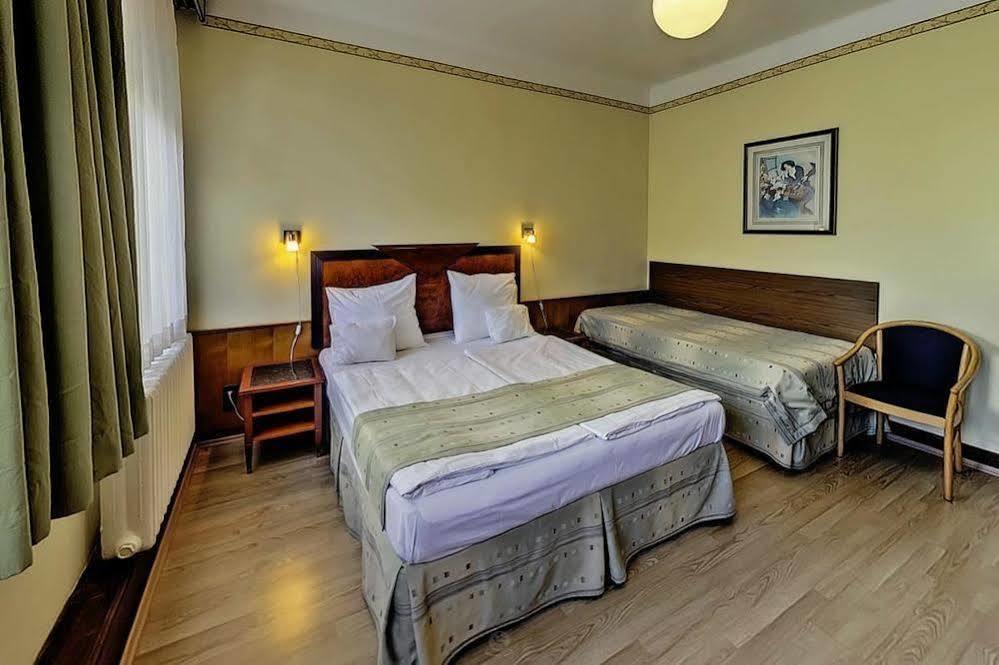 Hotel Metro Budapest Bagian luar foto