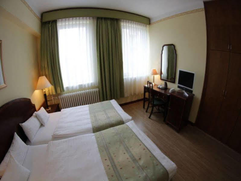 Hotel Metro Budapest Bagian luar foto