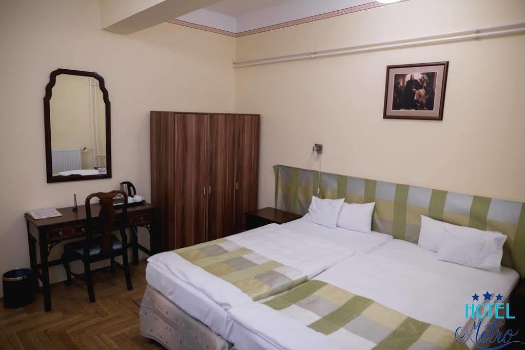 Hotel Metro Budapest Bagian luar foto